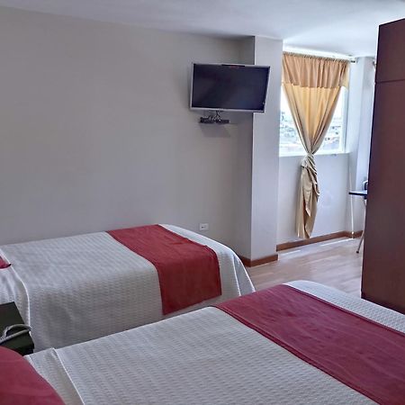 Hotel Versailles Ambato Exterior foto
